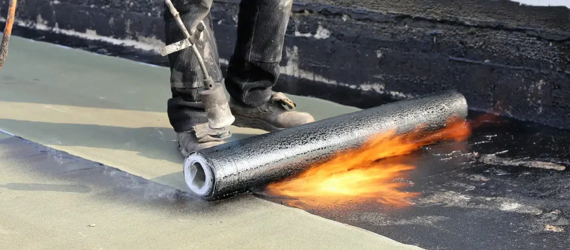 image-waterproofing-flat-roof-with-bitumen-sealing-membranes